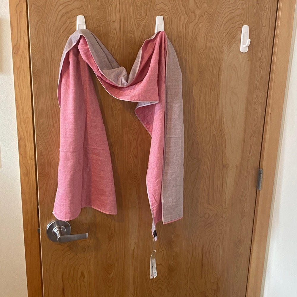 UCHINO BRAND NEW Pink Marshmallow Gauze Scarf